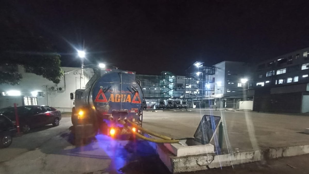 El agua llegó a las zonas afectadas, según Interagua, a través de tanqueros. Hubo varrios que denunciaron que no se les entregó el servicio.