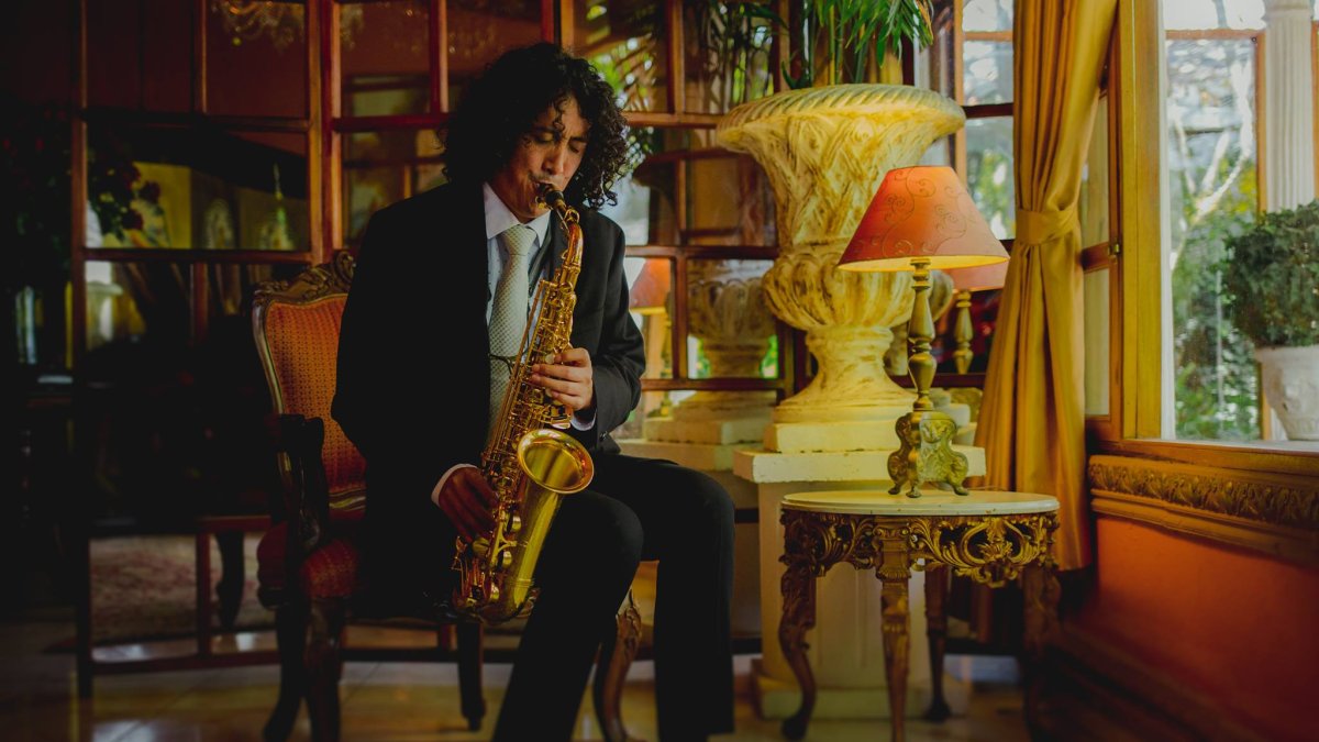 El saxofonista explora los sonidos autóctonos con el jazz.