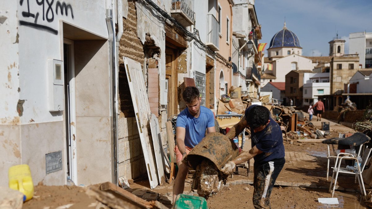 Las autoridades continúan ejecutando labores de búsqueda tras el reporte de varias desaparecidos.