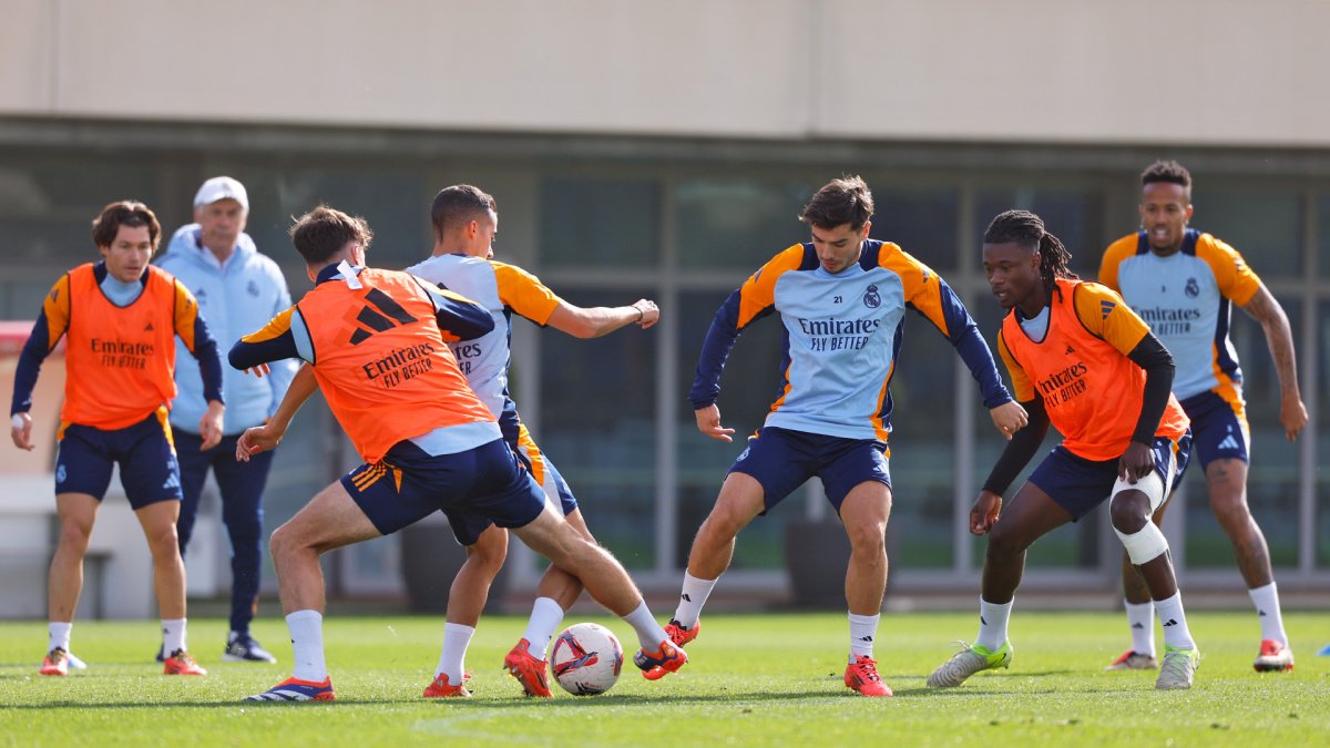Los jugadores de Real Madrid realizaron sus entrenamientos regulares, pese a recibir la notificación de aplazamiento del partido contra el Valencia.