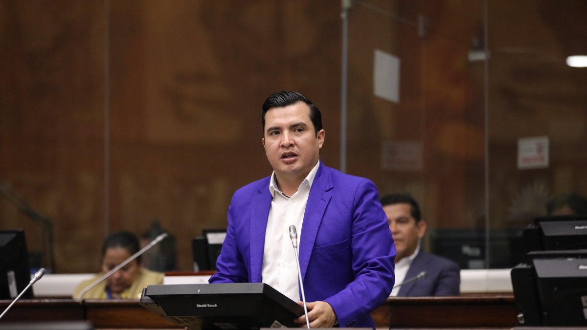 El presidente de la Comisión del Derecho a la Salud y asambleísta oficialista, el asambleísta oficialista Jorge Guevara, mencionó que las deudas son heredadas.