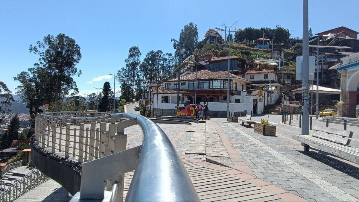 Por su composición geográfica, en la parroquia rural de Turi se puede ver en la ciudad sus miradores.
