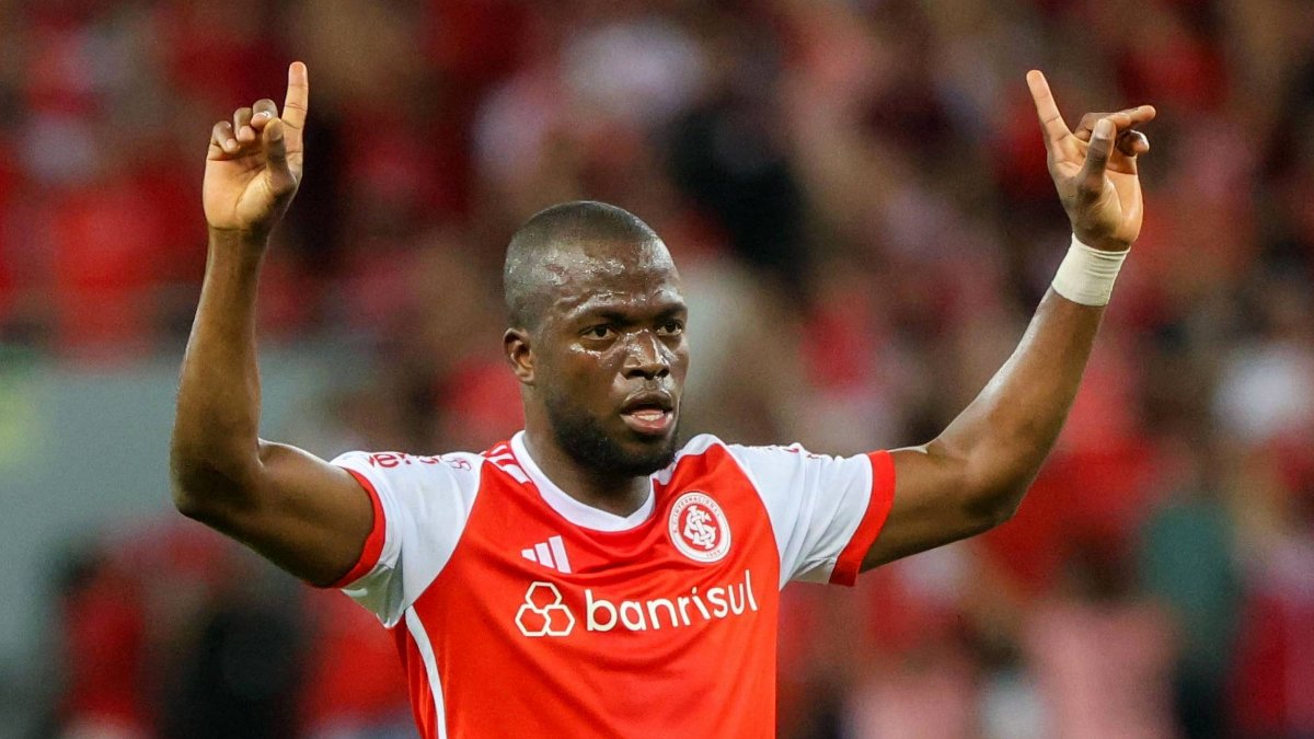 Enner Valencia y su celebración tras marcar el gol del empate del Inter.