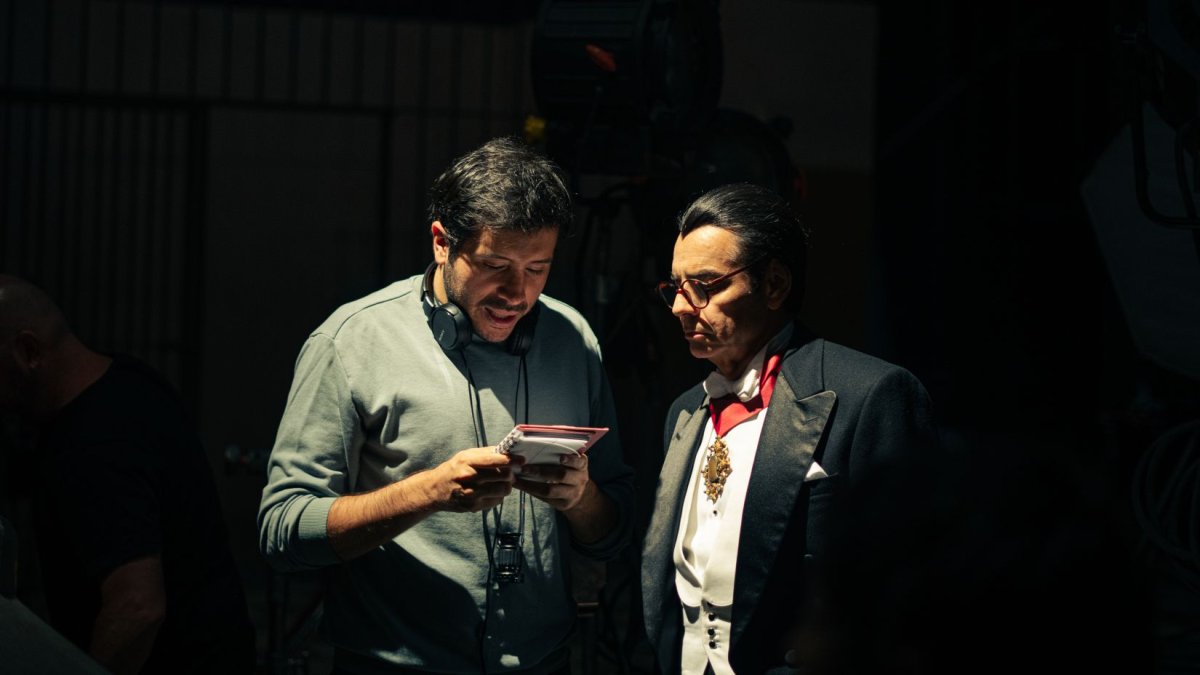 Eugenio Derbez yJorge Ulloa durante el rodaje de Y llegaron de noche