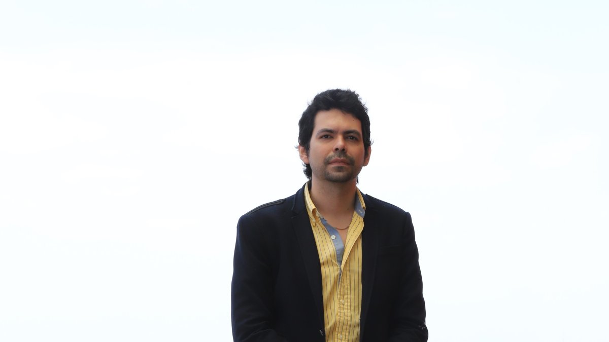 Para este show ha preparado un formato trío. Viene de presentarse en Cuenca, el 24 de octubre último.