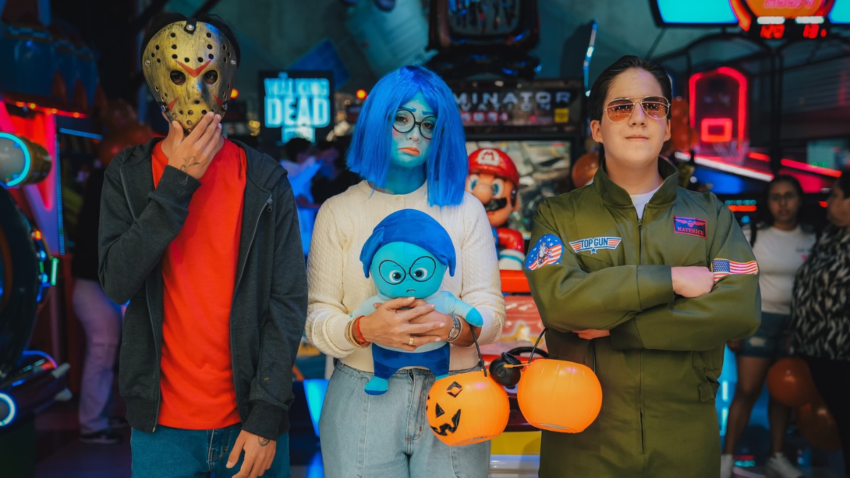 Marcela Aguiñaga se disfrazó de Tristeza.