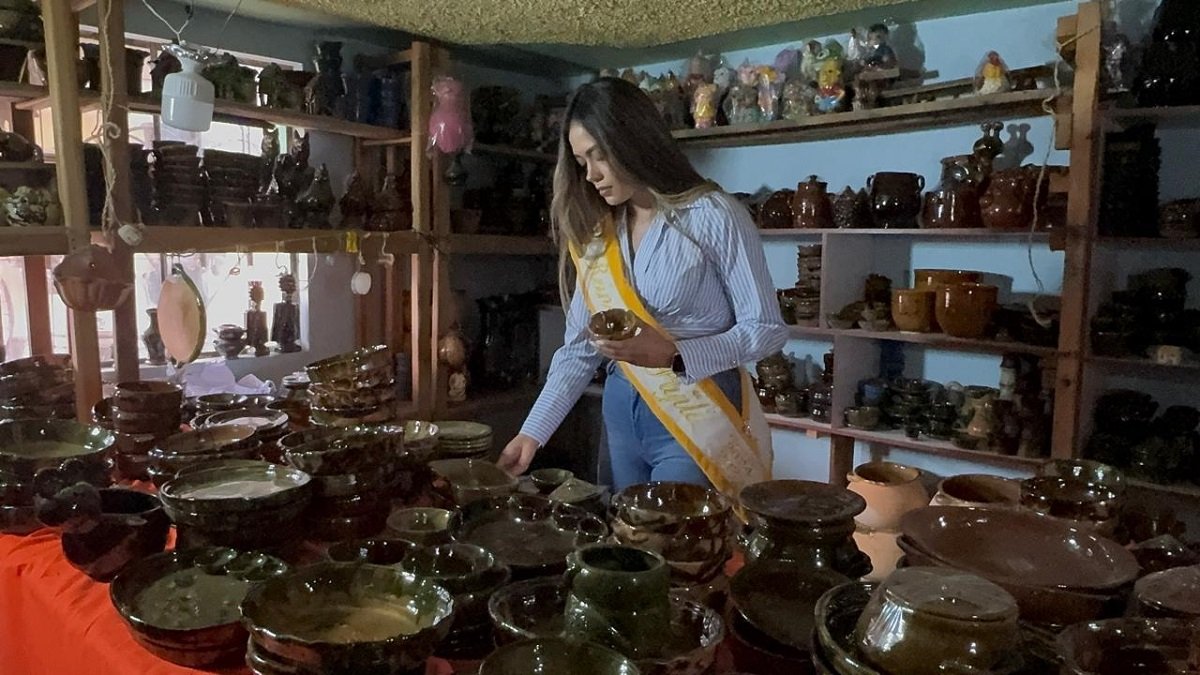 Acto. La cerámica de barro es comercializada en la parroquia La Victoria.