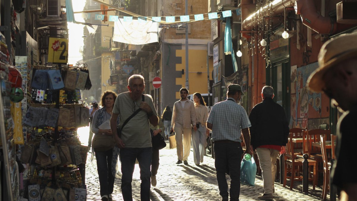 Nápoles, la tercera ciudad de Italia, vive un auge del turismo que ha cambiado la fisonomía de su centro histórico y la ha impulsado económicamente.