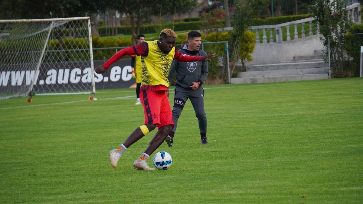 Michael Carcelén (i) es el líder de Aucas que se ha recuperado en las últimas fechas de la segunda etapa de la LigaPro.