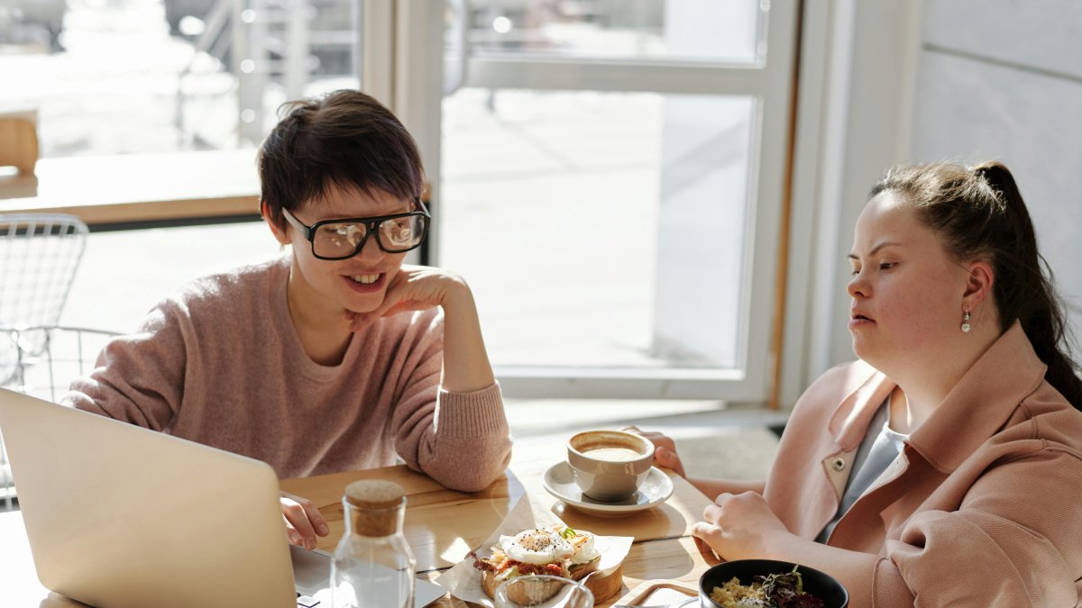 Referencial. Los jóvenes forman parte de una feria virtual laboral