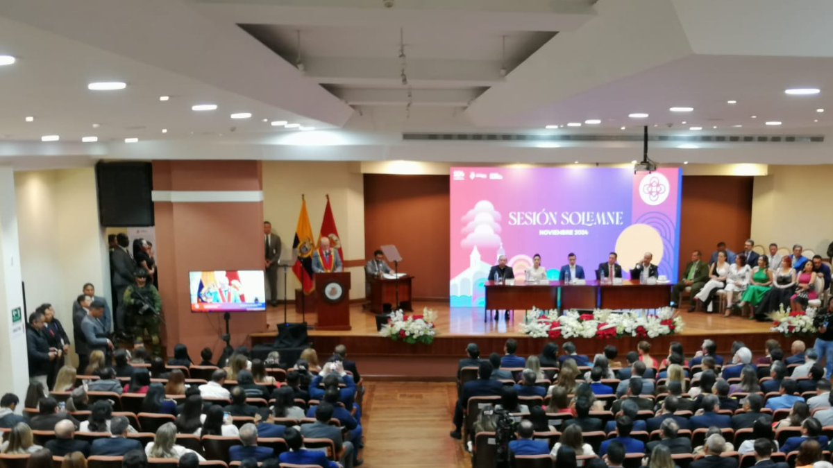 Autoridades asistieron a una misa de Acción de Gracias este domingo 3 de noviembre para rendir homenaje a la ciudad de Cuenca.