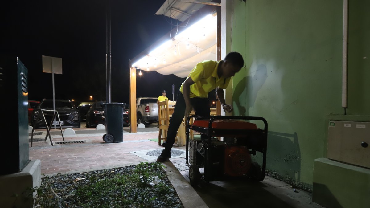 Crisis. Varios locales han reportado escasez de generadores eléctricos.