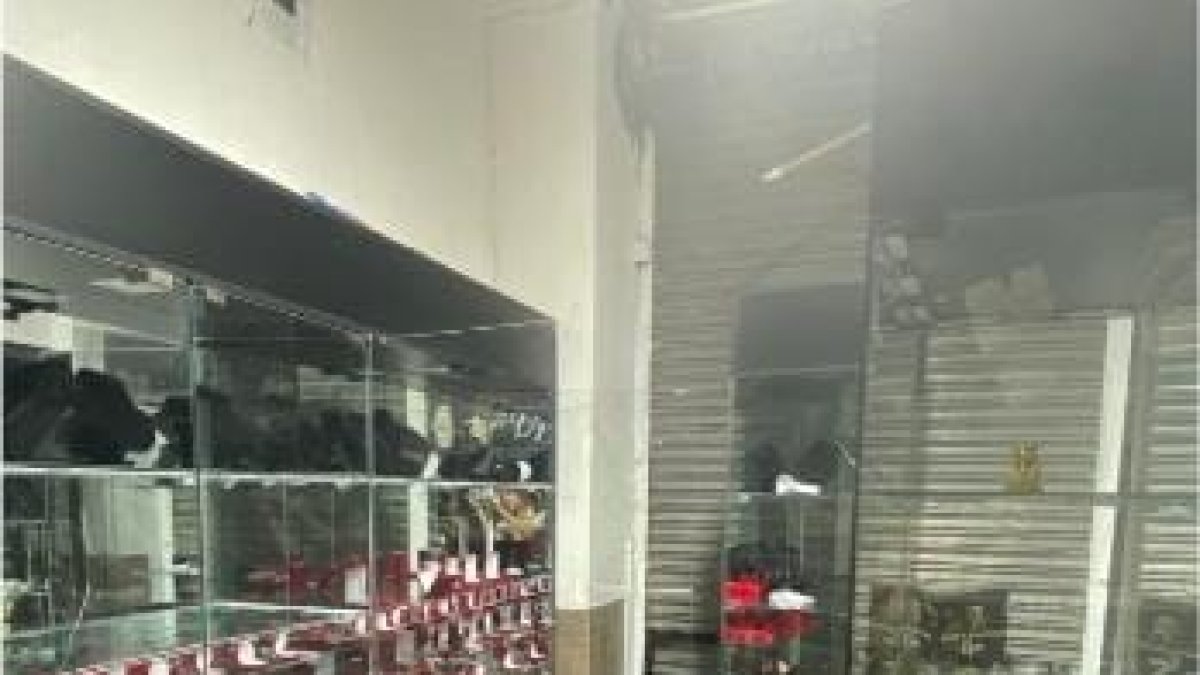 Estado en el que quedaron los locales comerciales después de los robos.