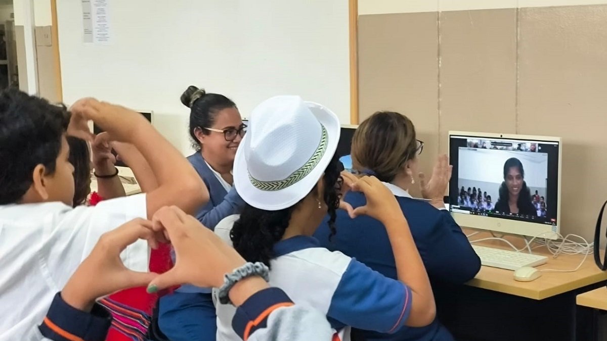 Sesiones. Los estudiantes presentan lecturas, mitos, música y festivales.