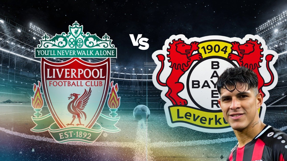 Piero Hincapié con su Bayer Leverkusen de Alemania visita al Liverpool.