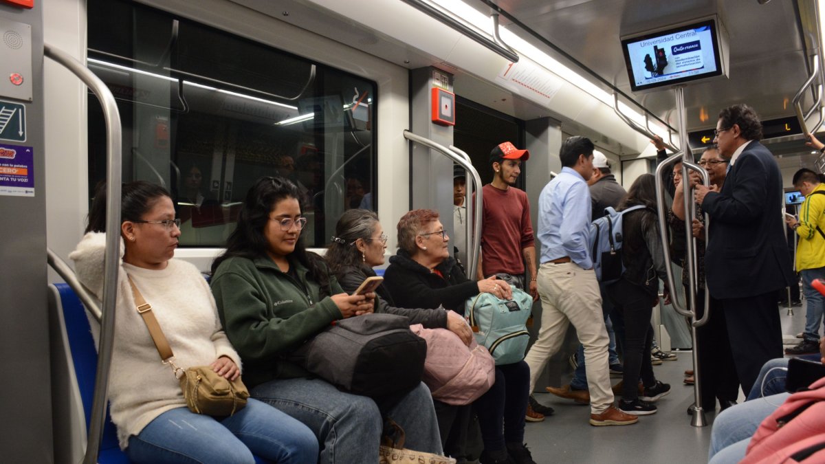 Como en todos los feriados, en el Metro hay algunas variaciones en el horario de servicio.