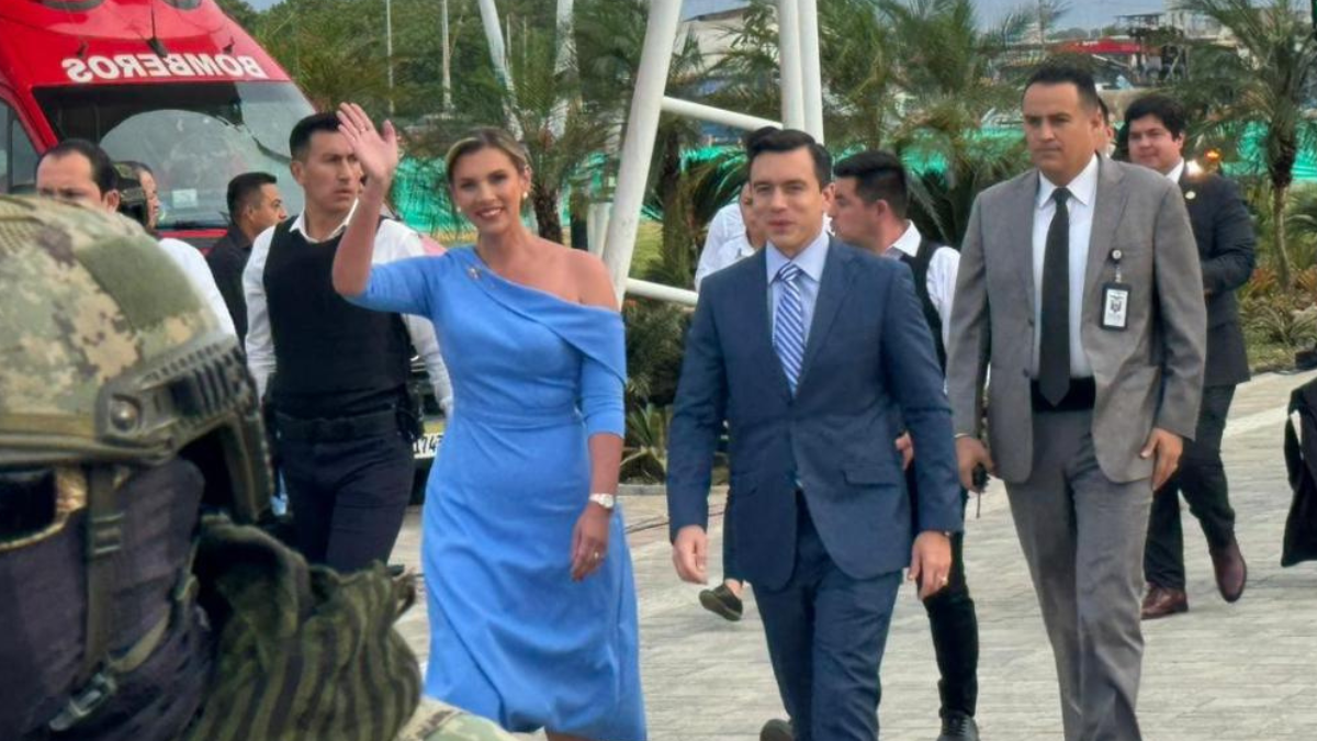 La alcaldesa de manta, Marciana Valdivieso; y el presidente de la República, Daniel Noboa.