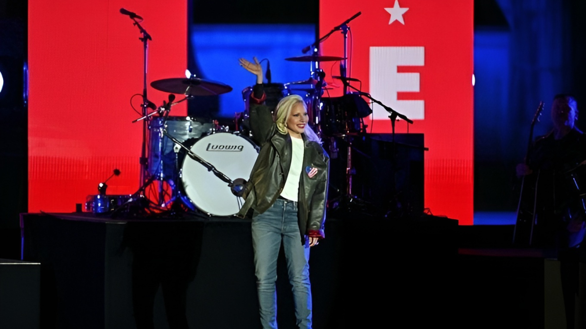 Lady Gaga fue parte del cierre de campaña de Kamala Harris.