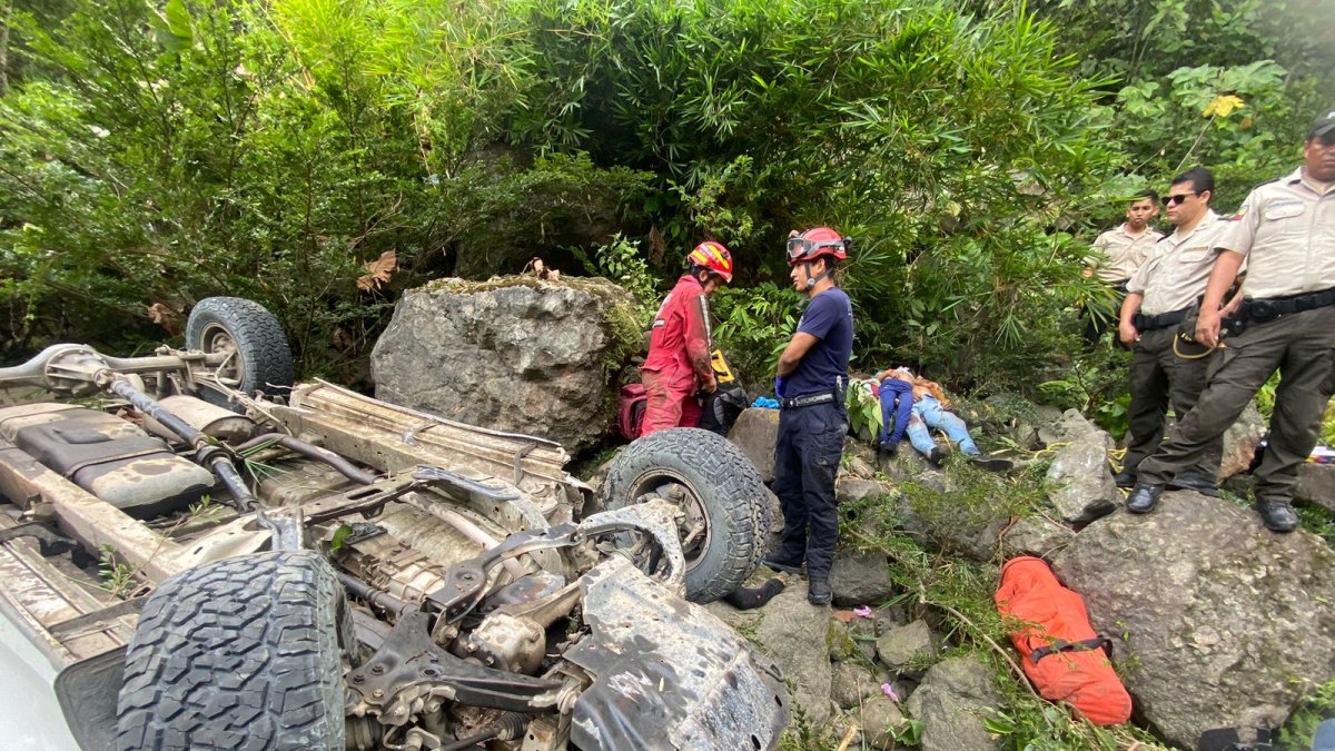 Circunstancia. Recuperar los cadáveres y el auto fue una labor titánica.