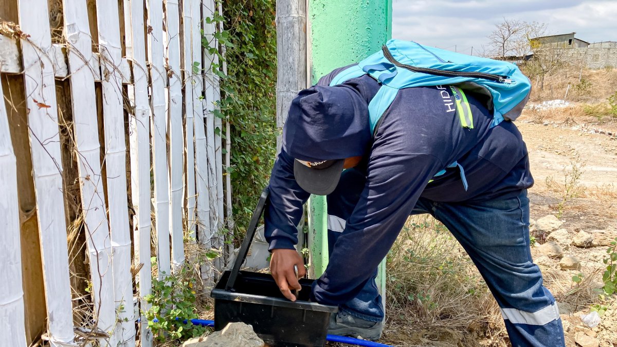 Hecho. Se está colocando medidores donde había redes clandestinas.