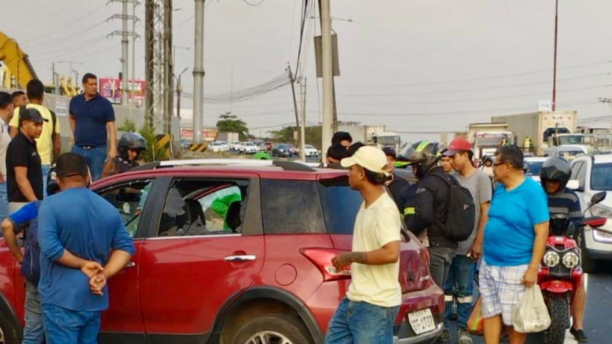 Según la Policía, Ruiz fue atacado con armas, tras salir de un centro comercial de Guayaquil.