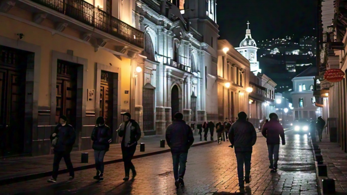 Interrupciones en el servicio eléctrico ha afectado las rutinas de los quiteños.