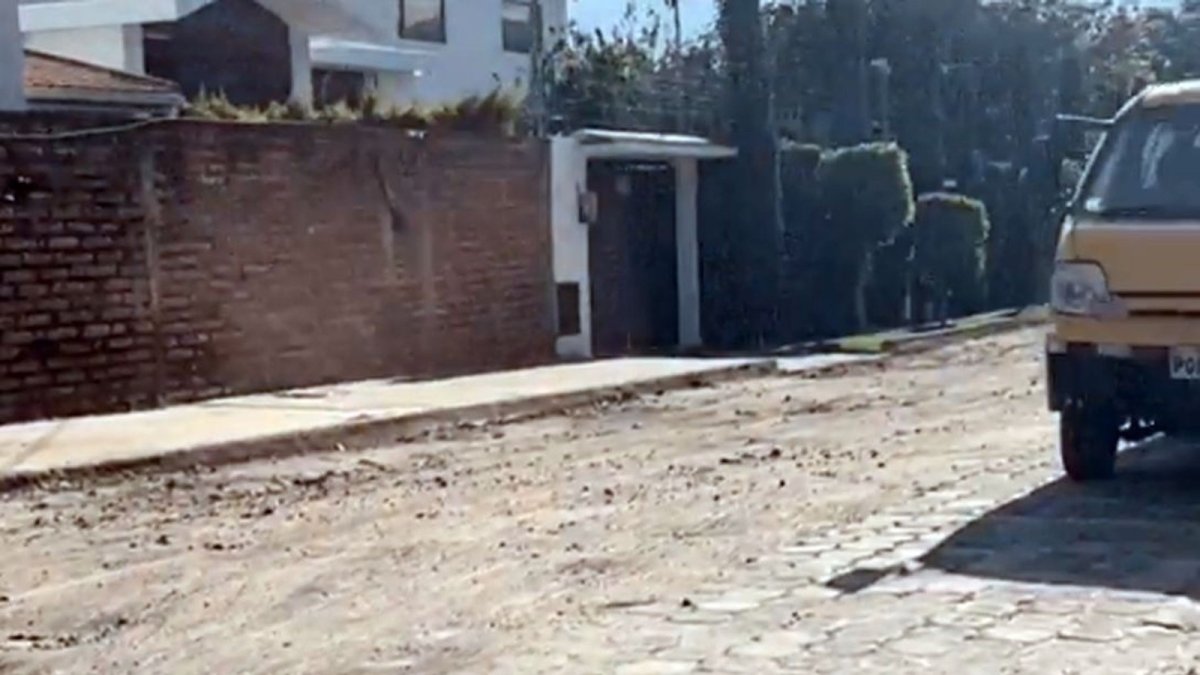 La situación de las calles Los Pinos y Las Orquídeas, en Tumbaco, se ha vuelto insostenible para sus habitantes por el mal estado