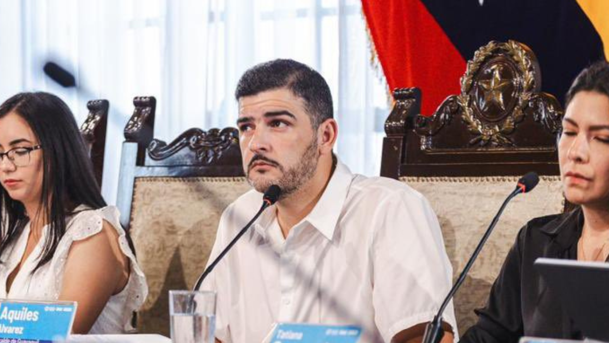 Aquiles Álvarez en una reunión del Consejo cantonal de Guayaquil.