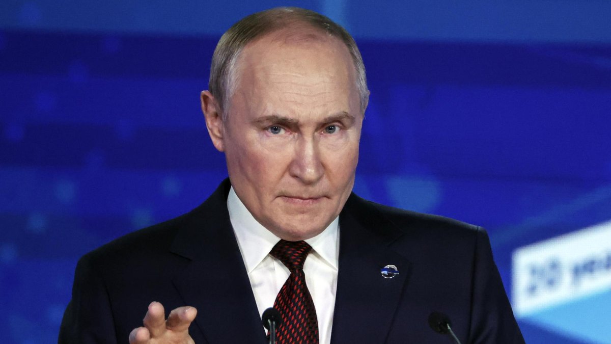 Vladímir Putin pronuncia su discurso durante la sesión plenaria de la Reunión anual del Club de Debate Valdai del siglo XXI en Sochi, Rusia , el 7 de noviembre de 2024.