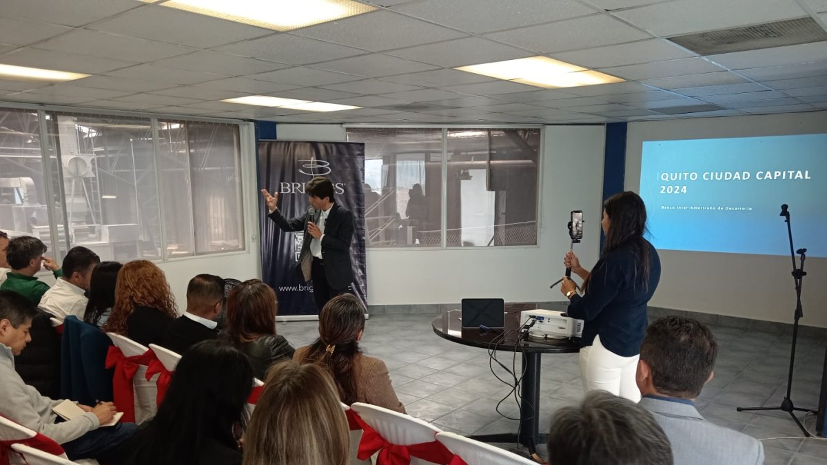 Jacobo Herdoiza, urbanista y secretario de Ordenamiento Territorial, participó en el encuentro.