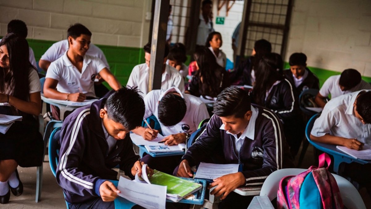 La Unidad Educativa del FIAT apoya a los niños de escasos recursos económicos.