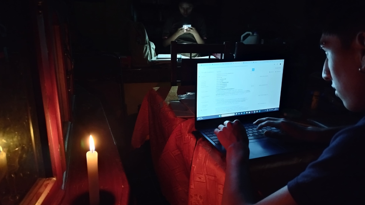 Los guayaquileño han debido adaptar sus rutinas a los apagones.