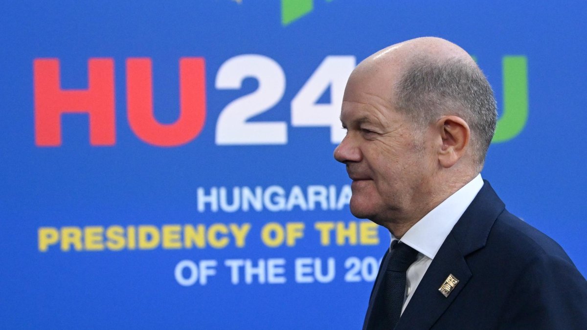 El canciller alemán Olaf Scholz llega a una cumbre informal del Consejo Europeo en el Estadio Puskas en Budapest, Hungría, el 08 de noviembre de 2024.