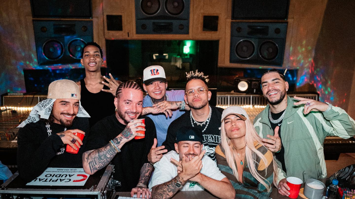 Karol g estrenó una canción que mezcla el reggaeton con otros ritmos.