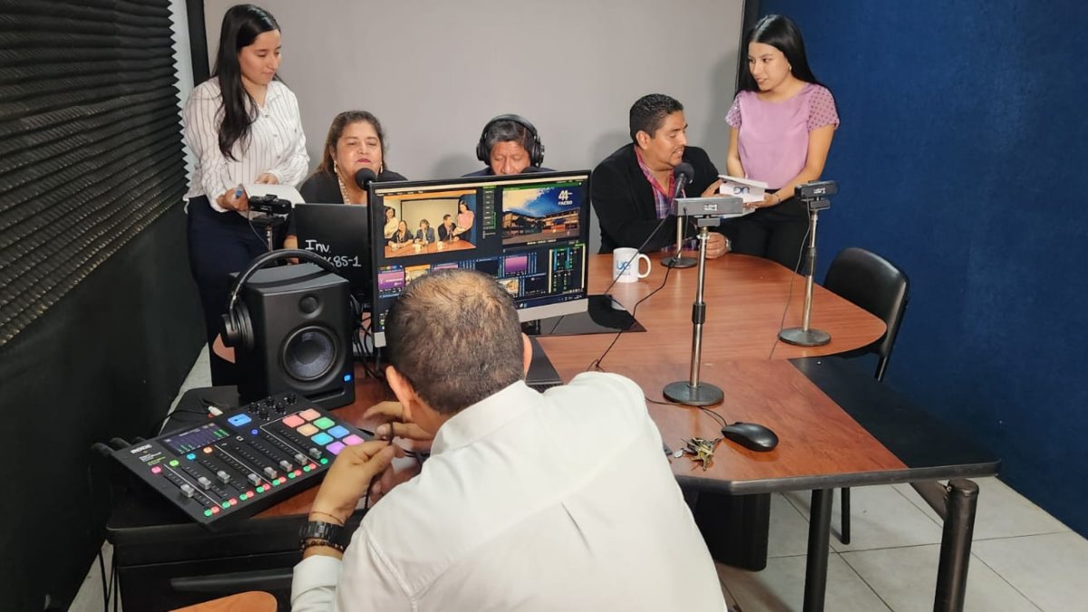 Laboratorio. Estudiantes y profesores ponen en práctica sus conocimientos con un enfoque innovador.