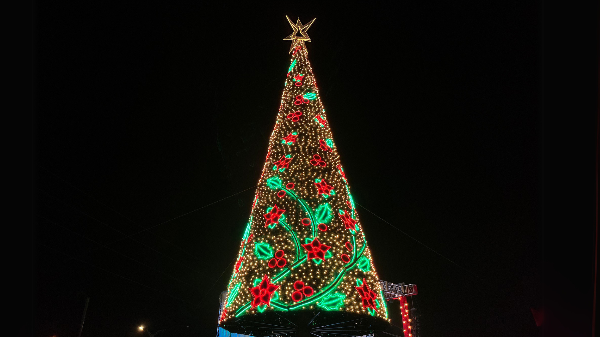 Encendido del árbol de Navidad en Policentro.