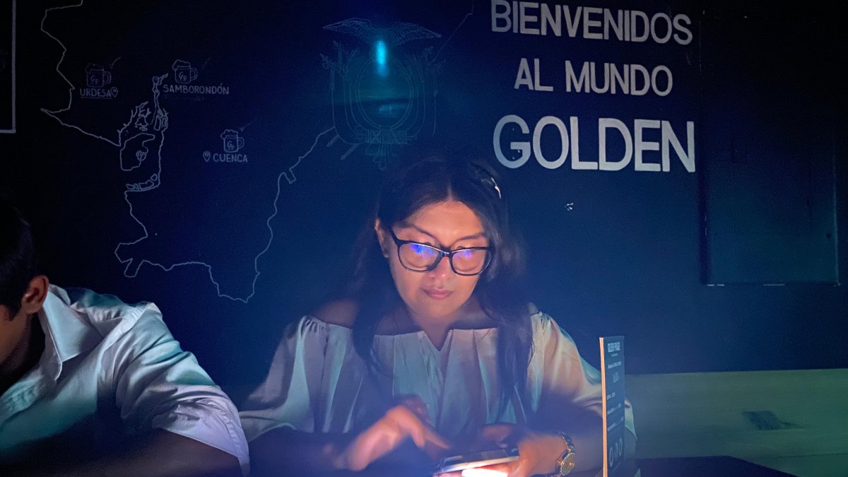 Los cortes de luz mantienen a oscuras a Guayaquil por varias horas al días.