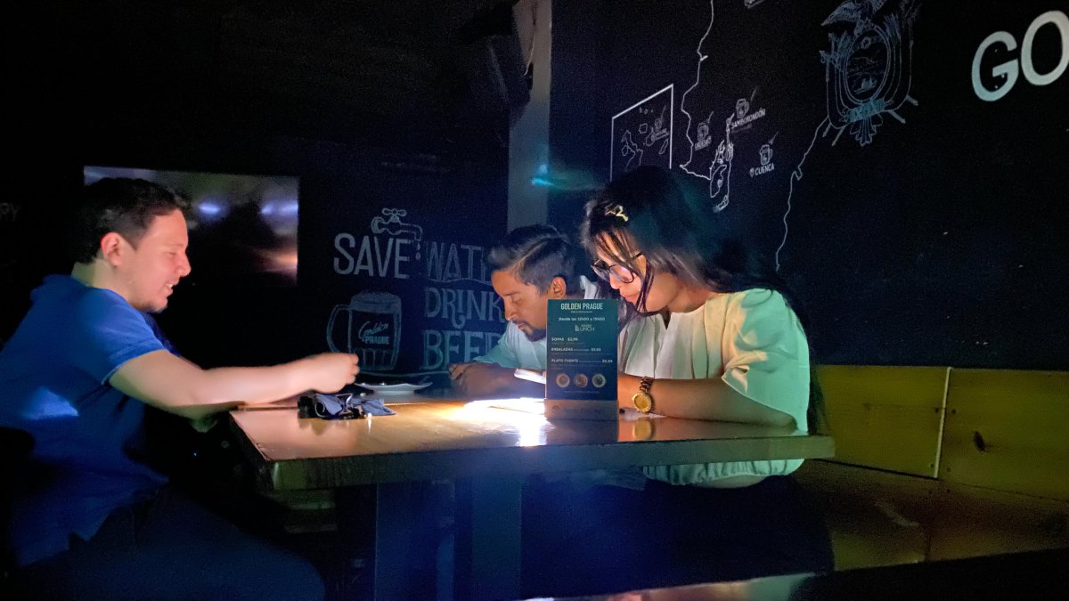 Quito vivirá un nuevo día a oscuras por nuevos cortes de luz.