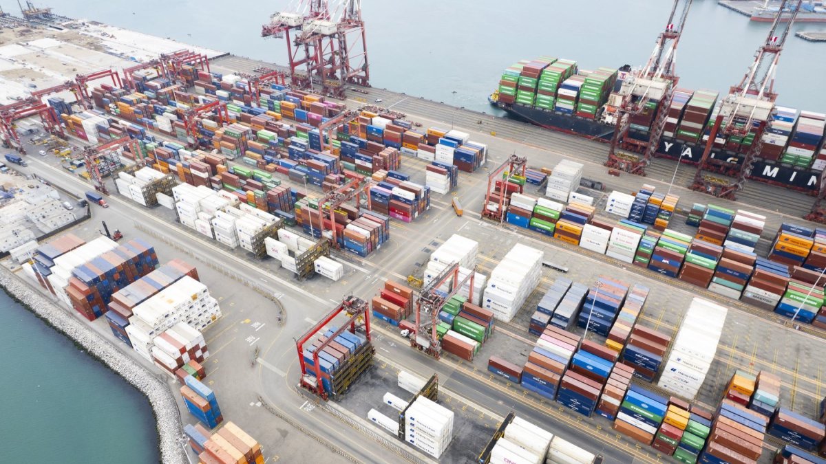 Comercio. El puerto de Chancay, en Perú, al inicio va a movilizar un millón de contenedores al año.