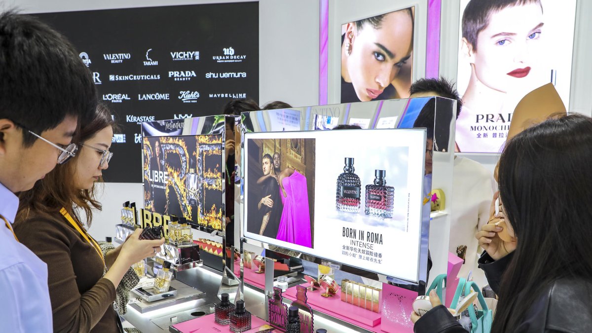 Feria. Personas que asistieron a la Exposición Internacional de Importaciones (CIIE) en China.