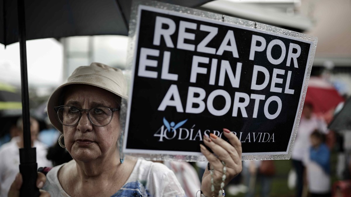 Agrupaciones religiosas pedían ''rezar para el fin del aborto''
