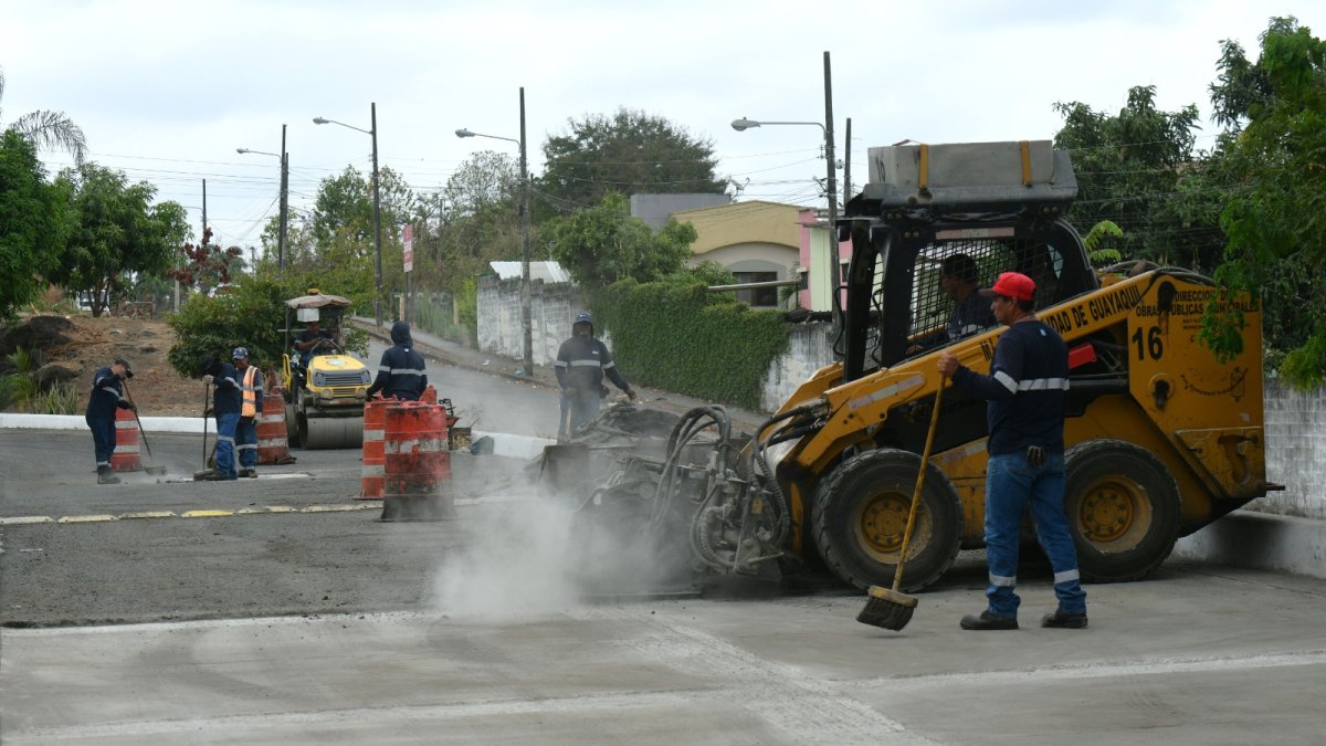Las autoridades realizaron labores de bacheo en la ciudadela del norte