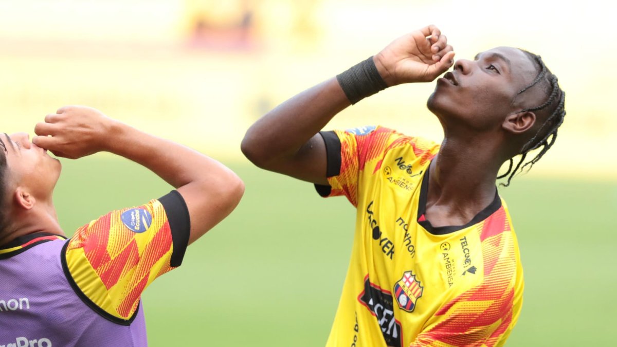 Allen Obando se mandó un doblete ante Cumbayá.