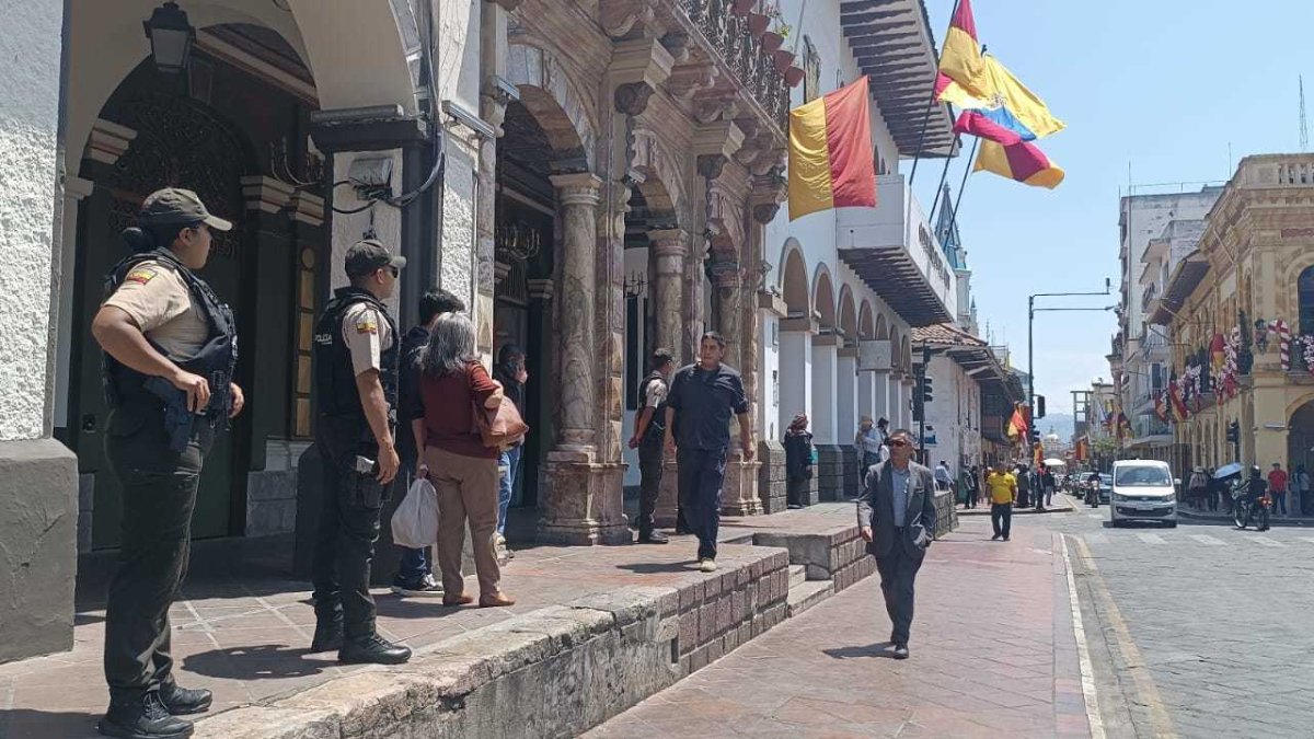 La ciudad de Cuenca recibe a presidentes, políticos, empresarios de varios países, en el marco de la cumbre.