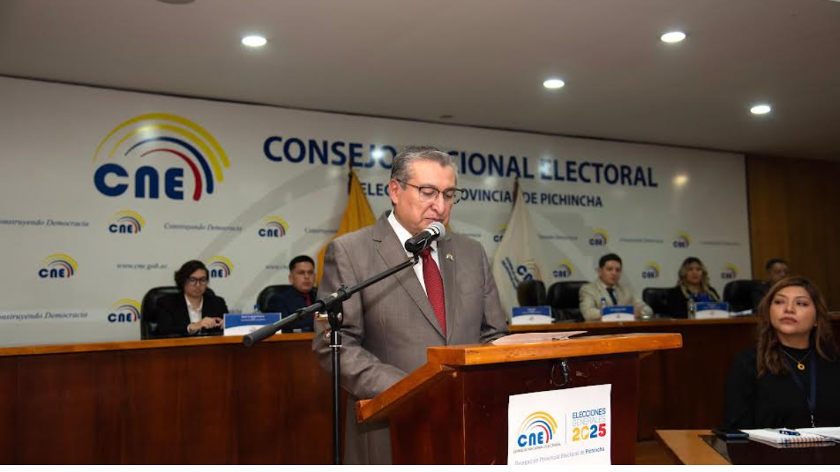 El consejero José Cabrera, en el sorteo público de miembros de las juntas receptoras del voto.