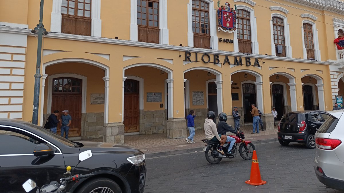 En las últimas semanas se han generado algunos roces al interior de la Alcaldía de Riobamba, entre empleados, concejales y el alcalde.
