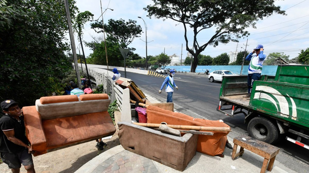 Muebles, entre otros objetos, fueron retirados del lugar.