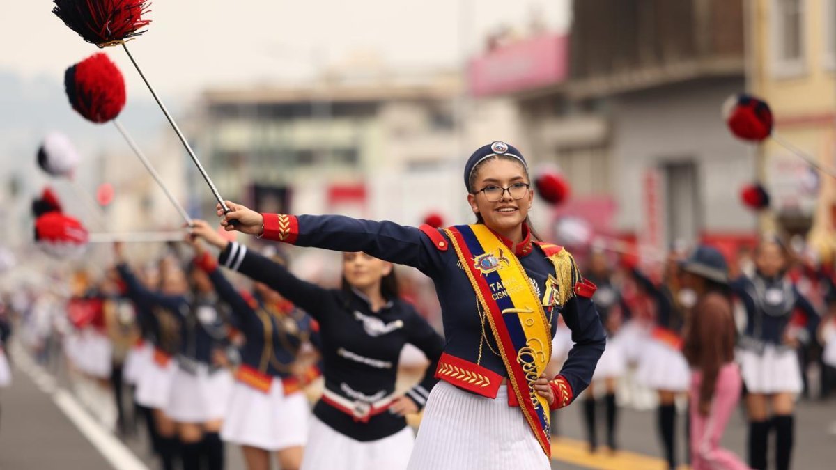 Estudiantes. Cientos de alumnos fueron parte de este desfile de independencia.