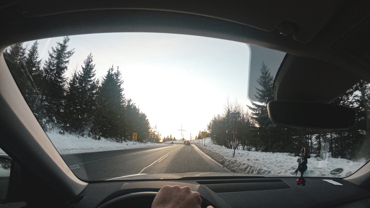 El parabrisas es el elemento más visible, aunque existen otros de igual relevancia.