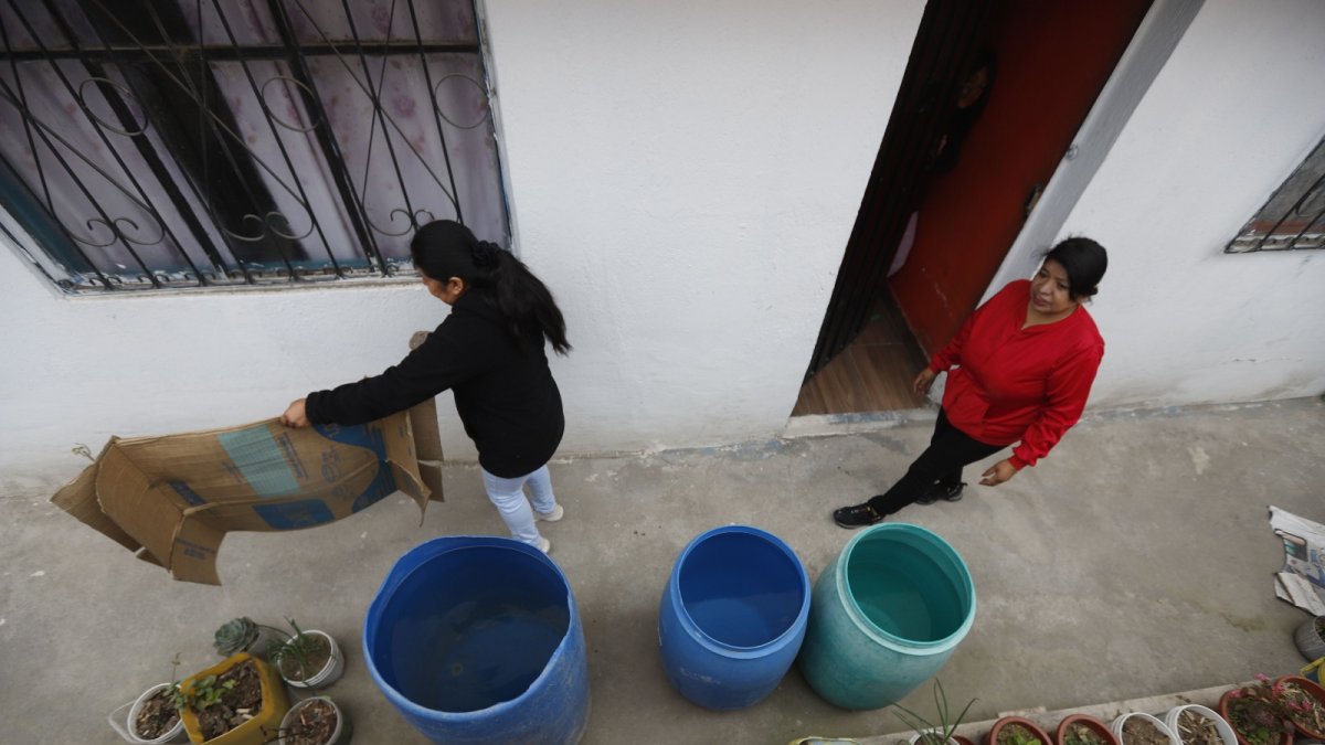 Los barrios del centro y sur de Quito se ven afectados por los cortes de agua.